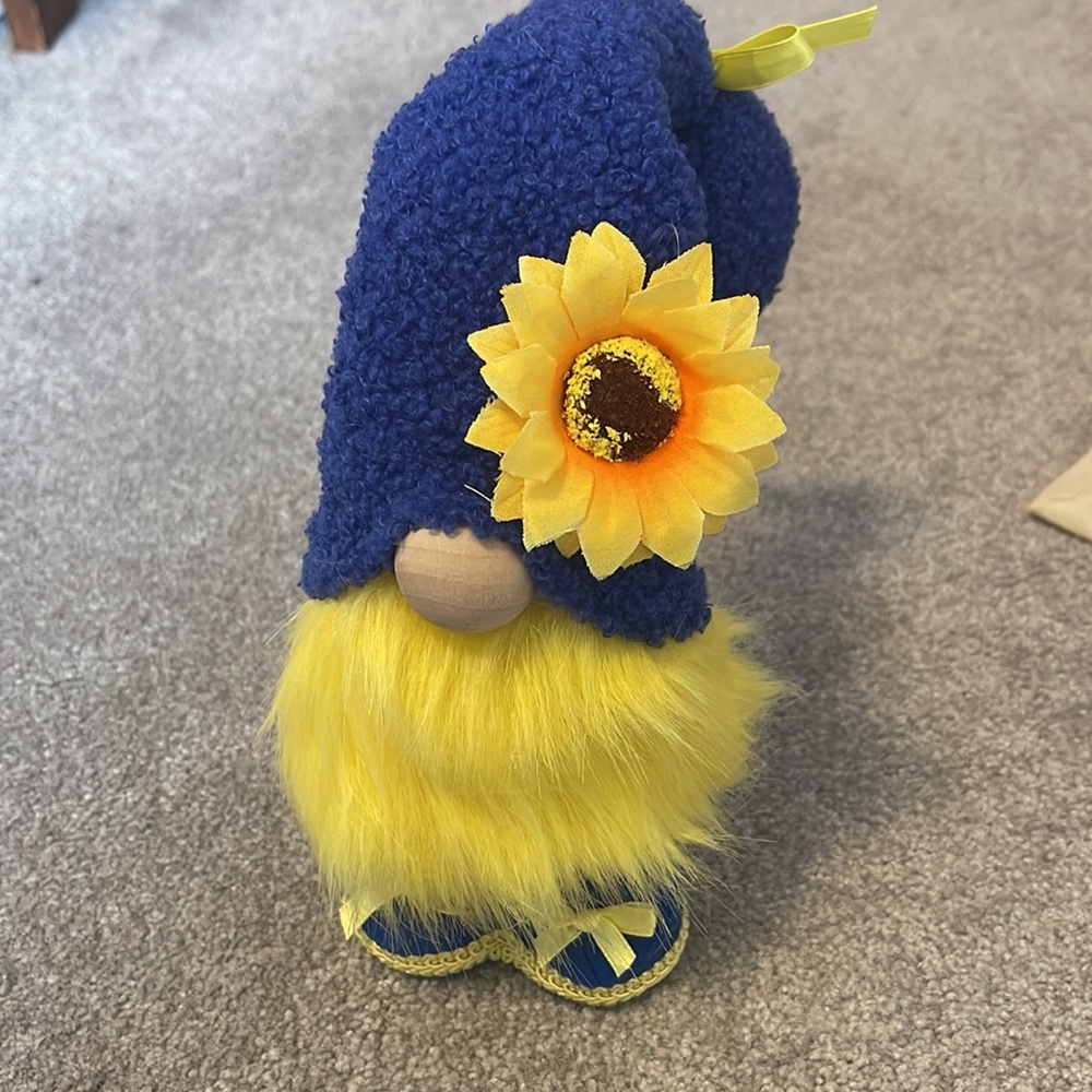 Yellow sunshine flower decoration gnomes - Picture 8 of 9